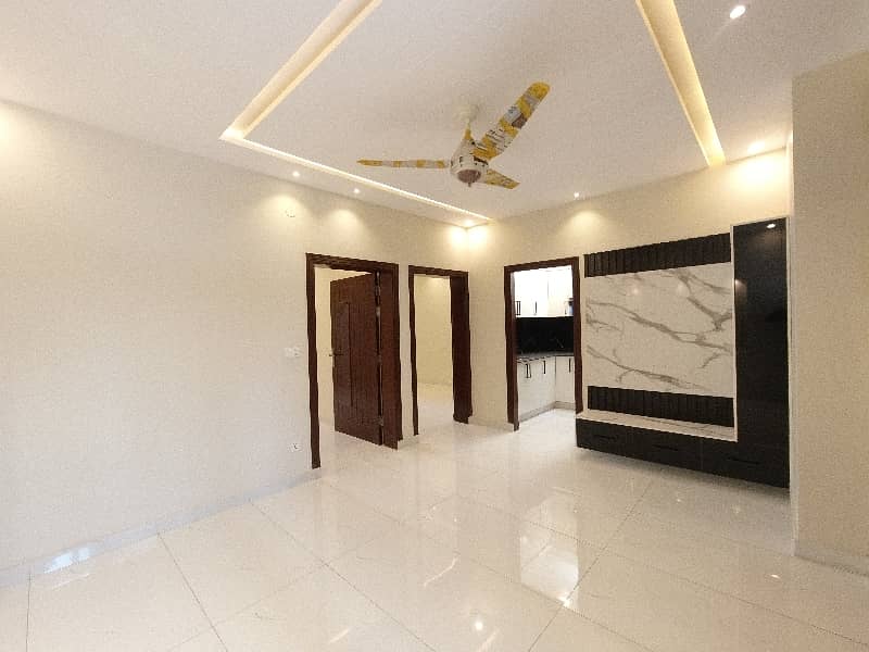 On Excellent Location 5 Marla House In Central DHA Phase 2 - Sector J For sale 19