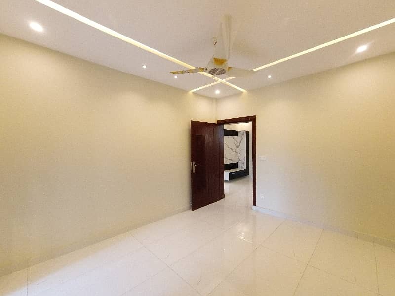 On Excellent Location 5 Marla House In Central DHA Phase 2 - Sector J For sale 24