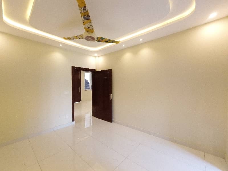 On Excellent Location 5 Marla House In Central DHA Phase 2 - Sector J For sale 27