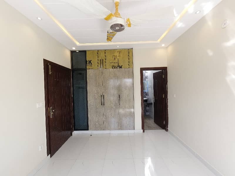 On Excellent Location 5 Marla House In Central DHA Phase 2 - Sector J For sale 29