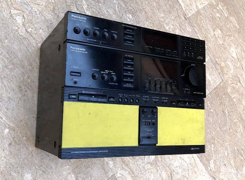 Panasonic amplifier, deck, dack, tape good condition with remote 5