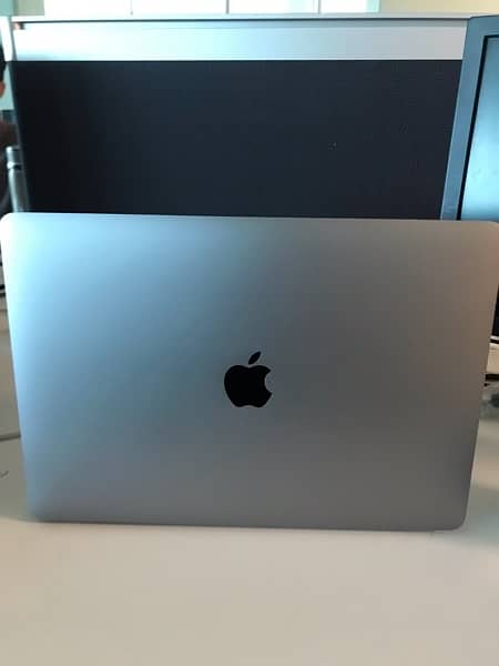 Macbook Pro 2020 M1 13’’ 8/256 2