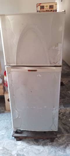 dawlance medium size fridge
