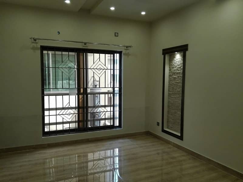 A 1800 Square Feet Upper Portion Located In G-11/1 Is Available For rent 2