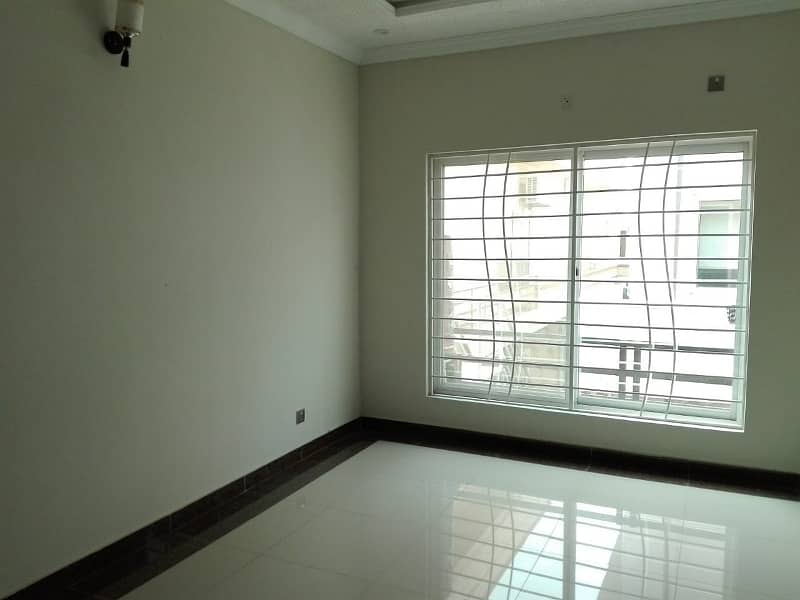A 1800 Square Feet Upper Portion Located In G-11/1 Is Available For rent 5