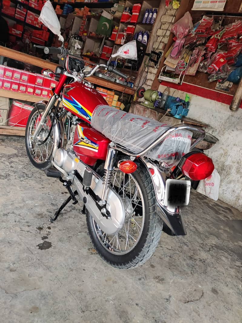 HONDA 125 2019 model for sale like new 5