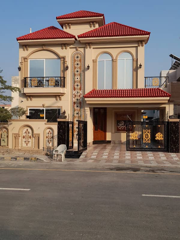 10 MARLA BEAUTIFUL DESIGNER HOUSE IN DHA RAHBAR WITH SOLAR 0