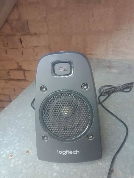 Logitech speaker z625 4