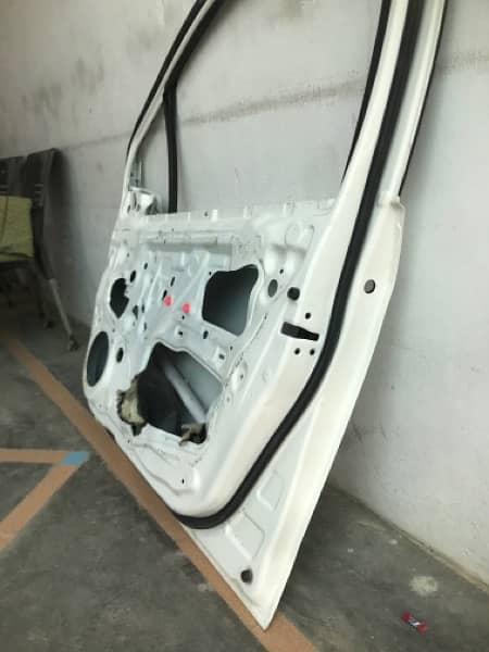 Toyota Vitiz 2019 model Front Right Side Door  & Fender 13