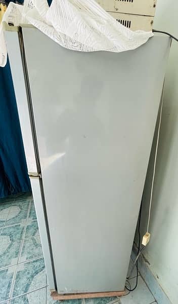 Orient refrigerator full size  in total original condition 1