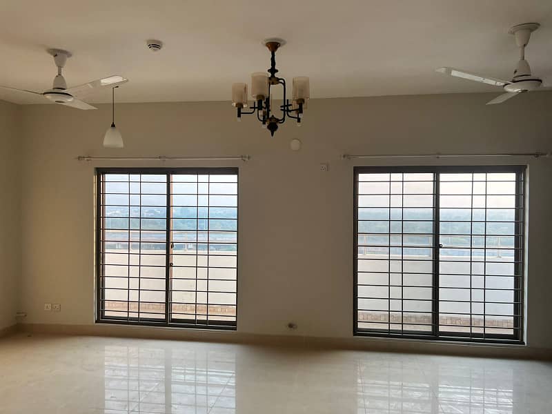 3 BED ROOMS NEW STYLE FLAT FOR RENT WITH ALL LUXURIOUS FACILITIES IN ASKARI 10 SECTOR F. 6