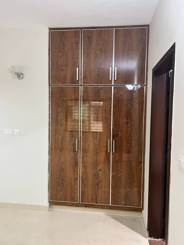 3 BED ROOMS NEW STYLE FLAT FOR RENT WITH ALL LUXURIOUS FACILITIES IN ASKARI 10 SECTOR F. 7