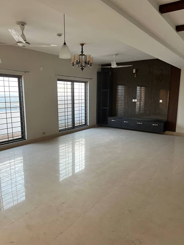 10 MARLA NEW BUILDING APARTMENT AVAILABLE FOR SALE IN ASKARI 10 TOP LOCATION 18