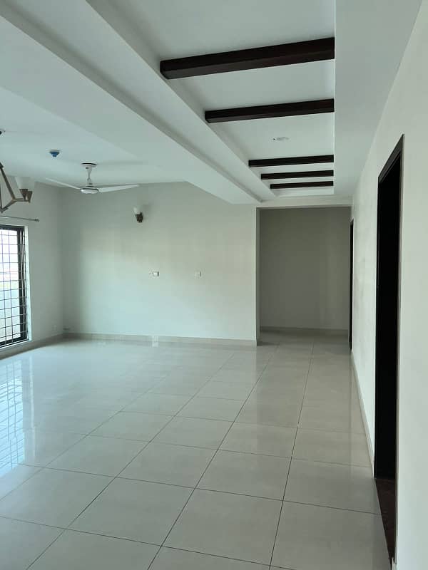 10 MARLA NEW BUILDING APARTMENT AVAILABLE FOR SALE IN ASKARI 10 TOP LOCATION 23