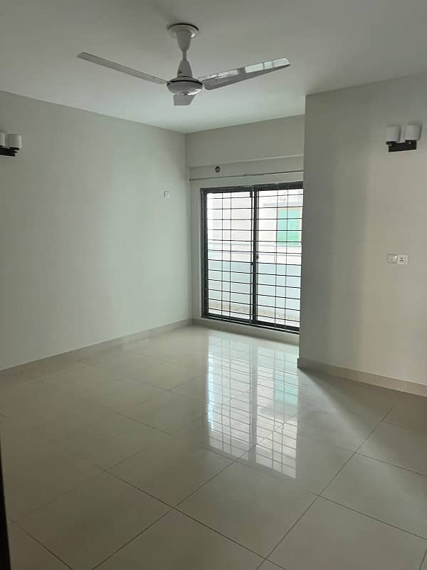 10 MARLA NEW BUILDING APARTMENT AVAILABLE FOR SALE IN ASKARI 10 TOP LOCATION 27