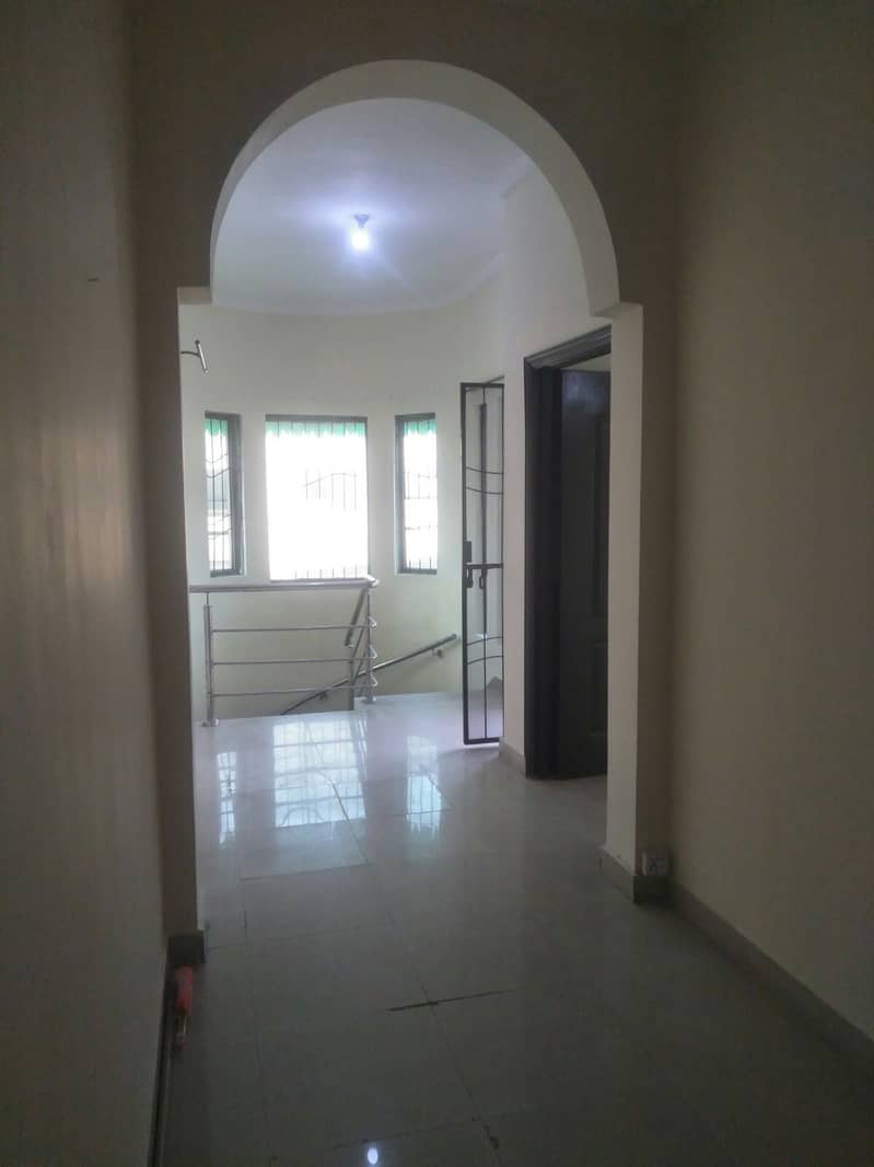 Top Location House Is Available For Sale In Askari 10 With Lush Green Garden 3