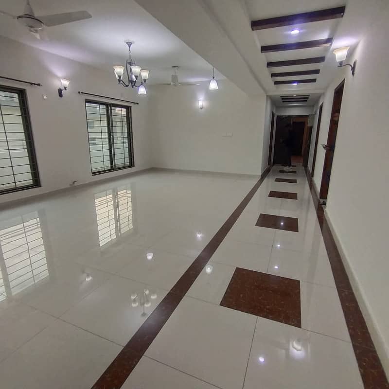 Facing Airport 3 Beds Good Looking Apartment For Rent In Askari 10 6