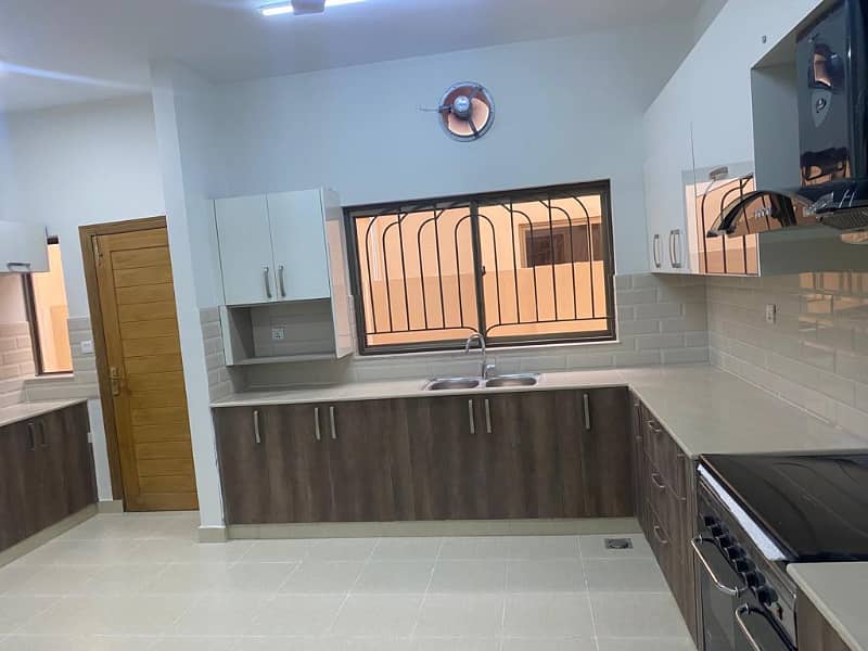 Facing Park 4 Beds Good Looking House For Rent In Sector A Askari 10 6