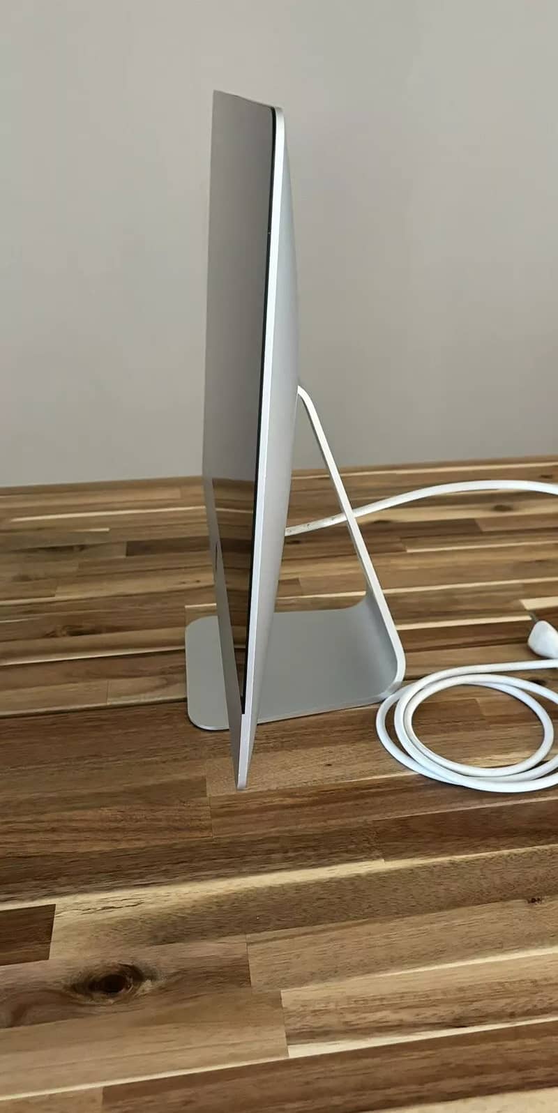 Apple iMac Slim (21.5-inch, 2015 AIO) All in One PC | 8GB RAM | 1TBHDD 1