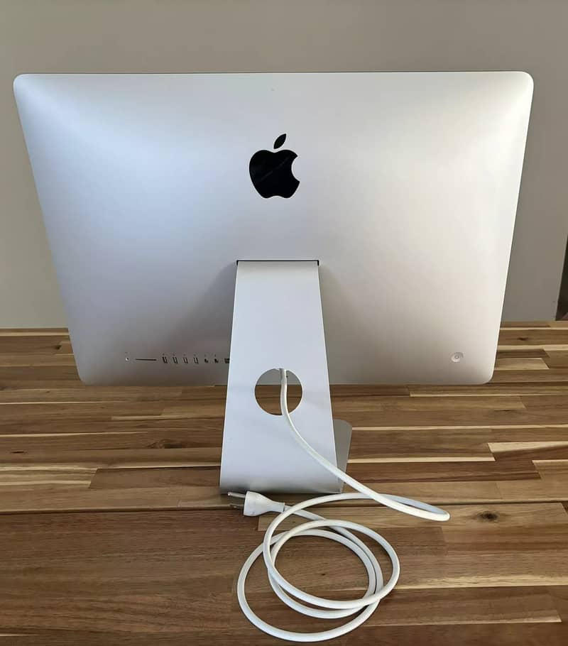Apple iMac Slim (21.5-inch, 2015 AIO) All in One PC | 8GB RAM | 1TBHDD 3