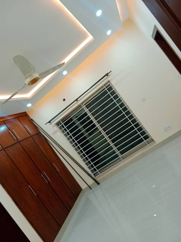 Ground portion available for rent tiles floors 3