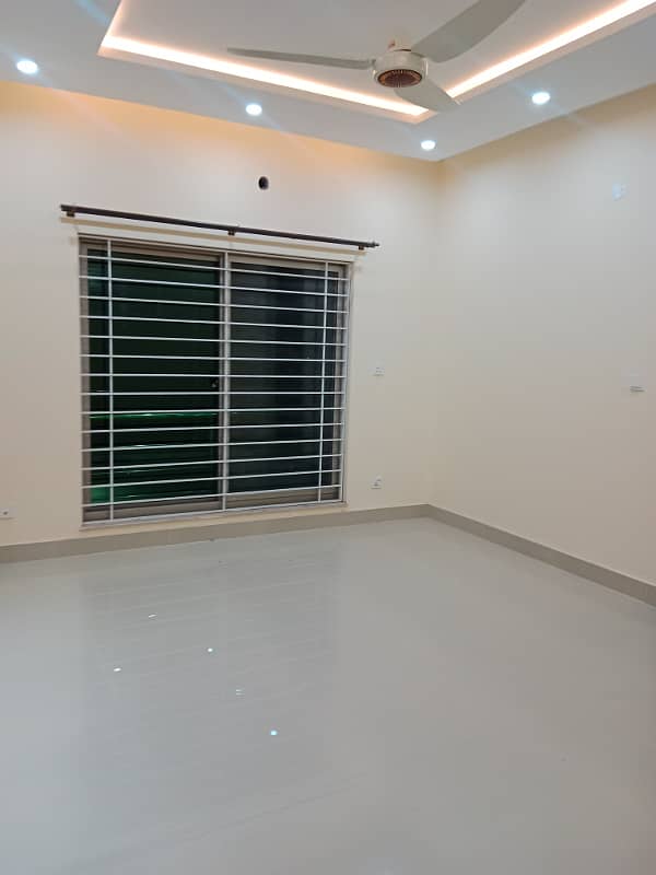 Ground portion available for rent tiles floors 4