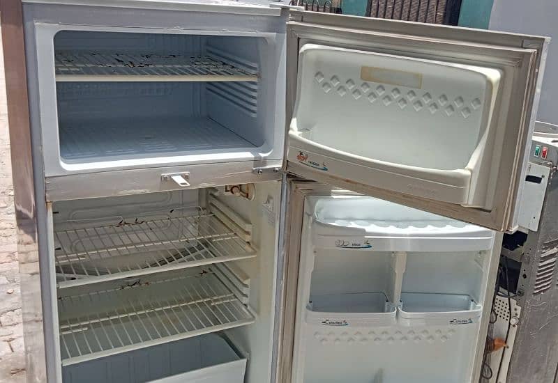 PEL medium size fridge refrigerator 3