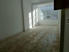 650 sqft office space available on rent at tariq road
