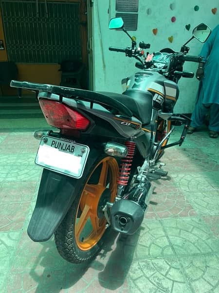 Honda CB 150f for sale in Lahore only 9500 kms 1