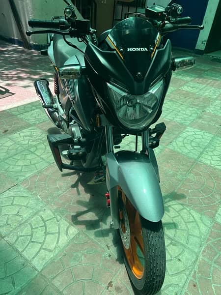 Honda CB 150f for sale in Lahore only 9500 kms 5
