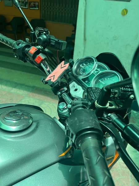 Honda CB 150f for sale in Lahore only 9500 kms 6