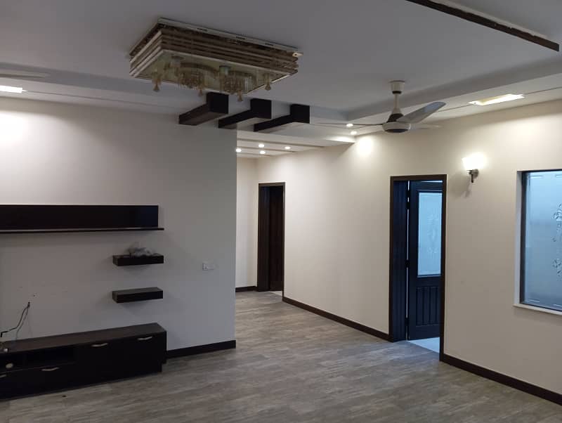 Corner Double Gate1 Kanal Full House For Rent In DhA 6 7