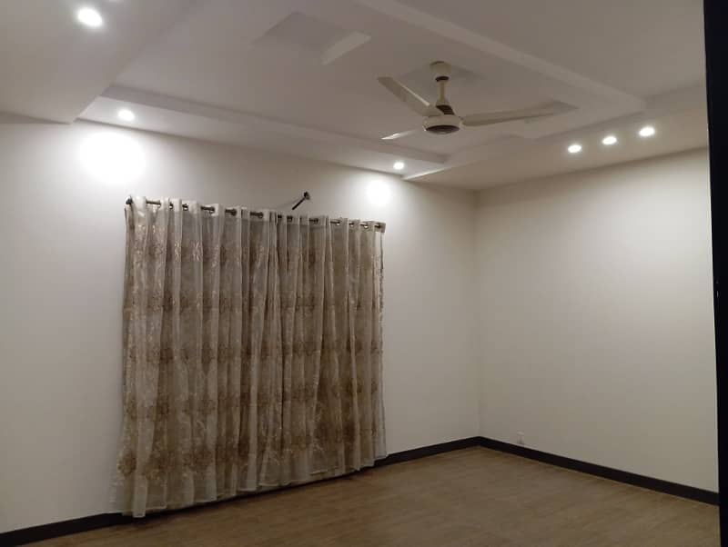 Corner Double Gate1 Kanal Full House For Rent In DhA 6 13