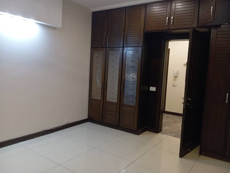 Corner Double Gate1 Kanal Full House For Rent In DhA 6 17