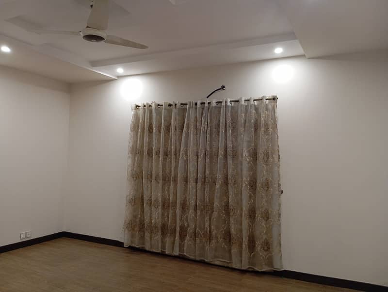 Corner Double Gate1 Kanal Full House For Rent In DhA 6 19