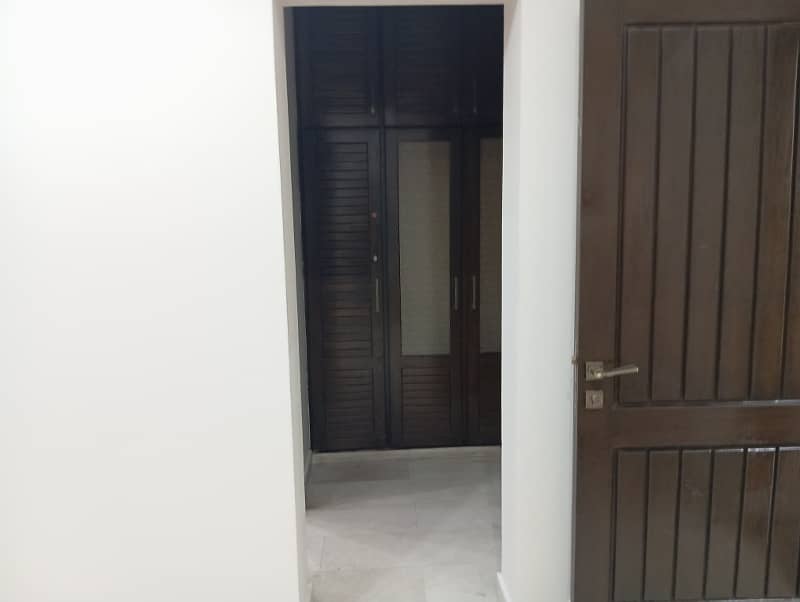 Corner Double Gate1 Kanal Full House For Rent In DhA 6 29