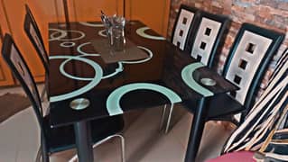 Dining table of 6 seater 0