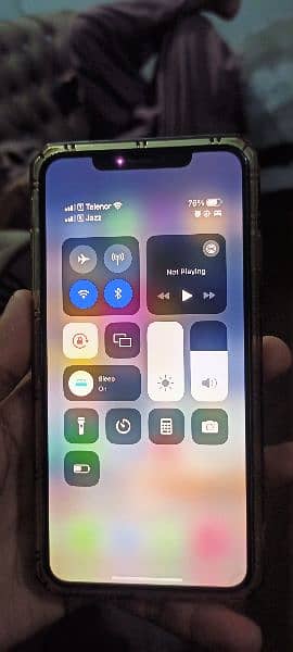 iPhone xs max 64gb condition 9/10 with box and charger 5