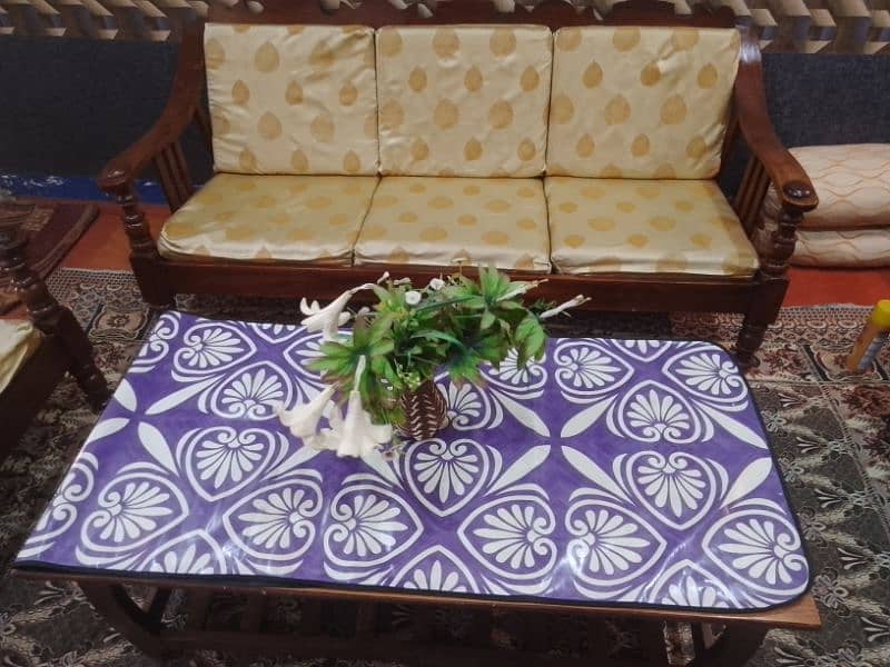 5 setar sofa set with cntr table  urjent sale 4