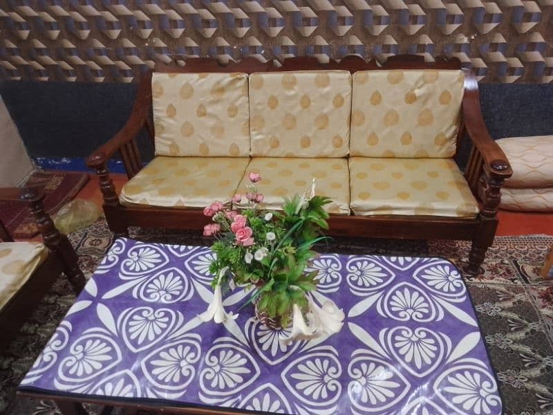 5 setar sofa set with cntr table  urjent sale 5