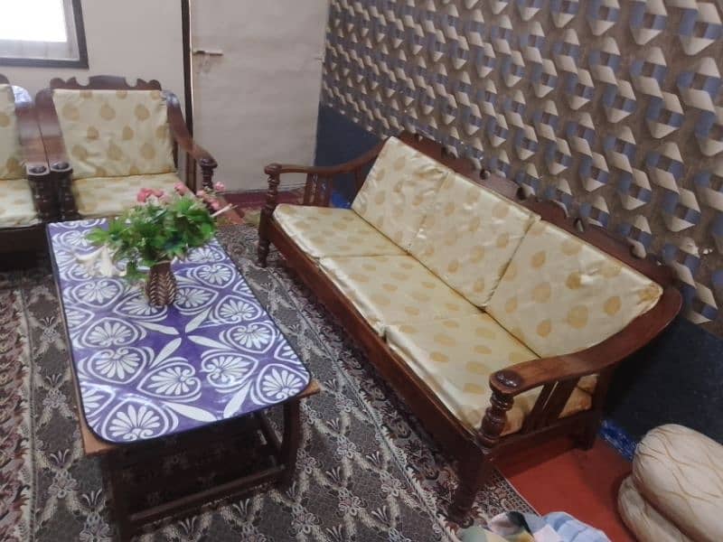 5 setar sofa set with cntr table  urjent sale 7