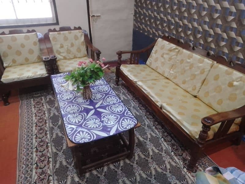 5 setar sofa set with cntr table  urjent sale 12