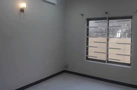 Upper Portion For rent Situated In Pakistan Town 0