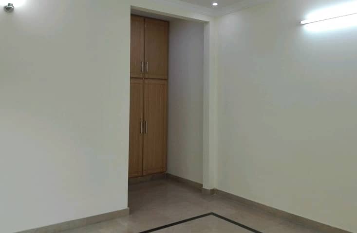 Upper Portion For rent Situated In Pakistan Town 3