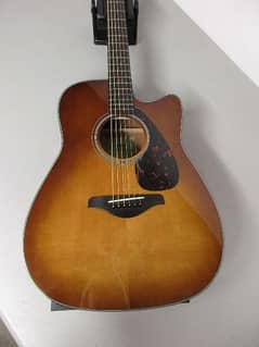 semi acoustic guitar