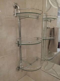 original glass shelves in excellent condition