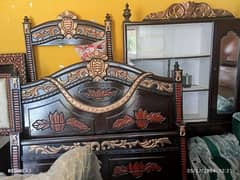 3 PIECE BED SET IN GOOD CONDITION AND QUALITY AND BEAUTIFUL DESIGN 0