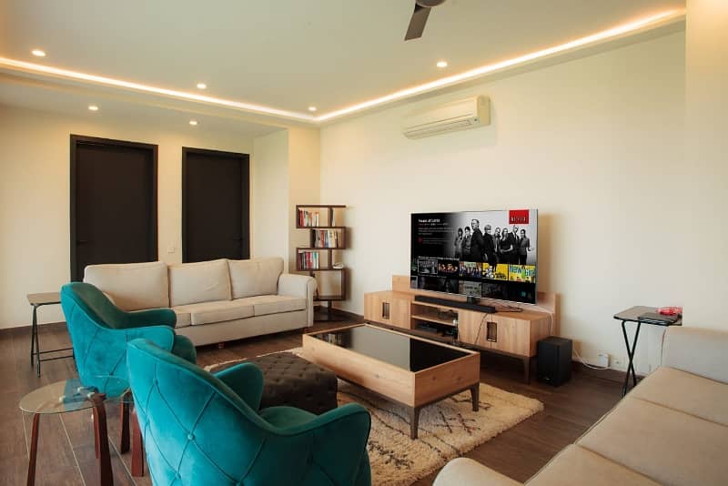 2 Bed Room 1600 Sq Ft Luxury Apartment Gulbreg In Hot Location 3