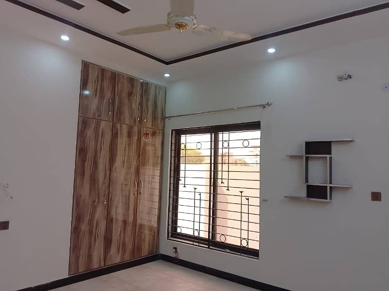 Ideal On Excellent Location House Is Available For sale In Lahore 21
