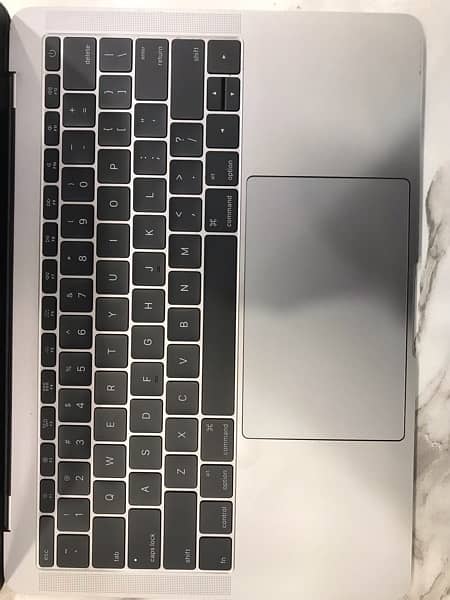 Macbook pro 2017  13” for sale 4